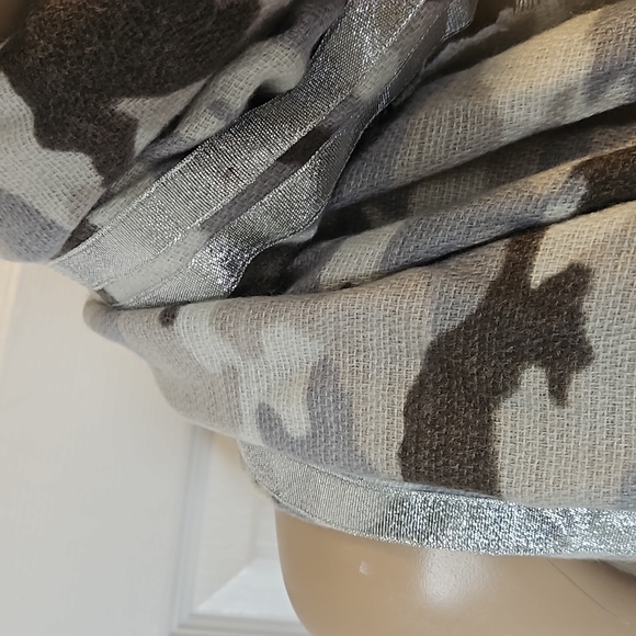 aerie Winter Camo Scarf/Wrap - Picture 5 of 5